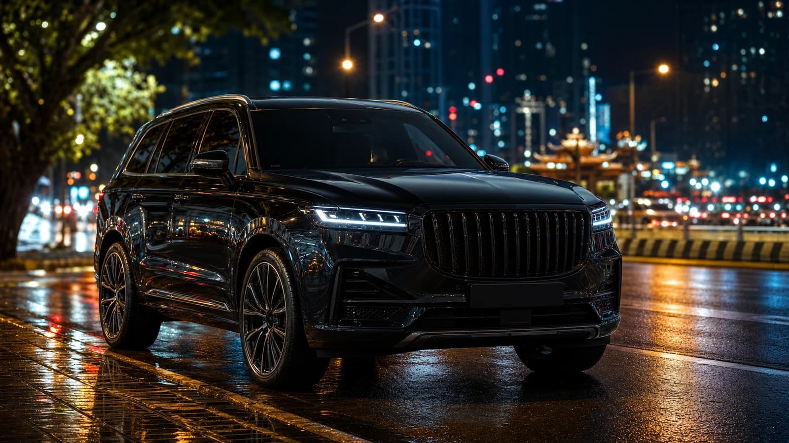 베트남 도심 야경 속 도로에 정차한 검은색 SUV